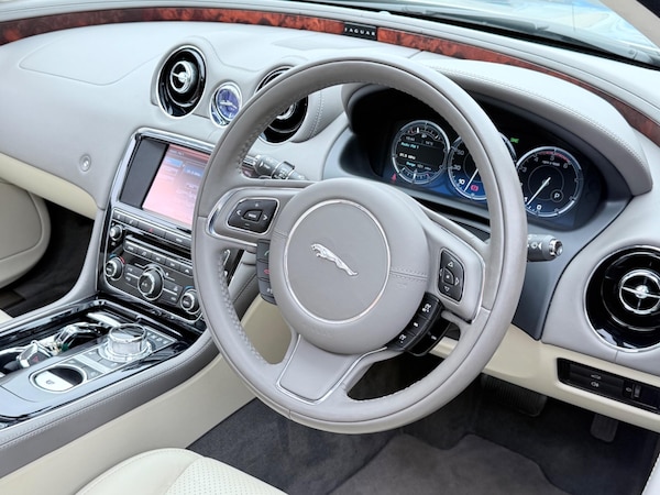 Used Jaguar XJ 2010 for sale - 76200624: Photo 63