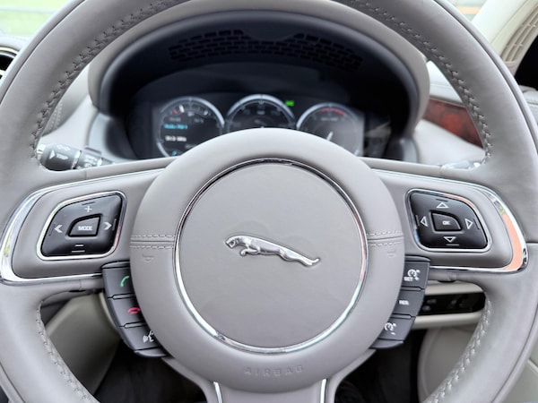 Used Jaguar XJ 2010 for sale - 76200624: Photo 66