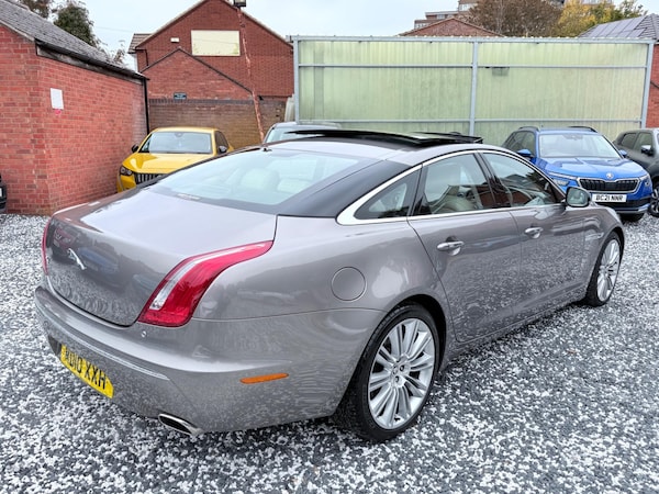 Used Jaguar XJ 2010 for sale - 76200624: Photo 6