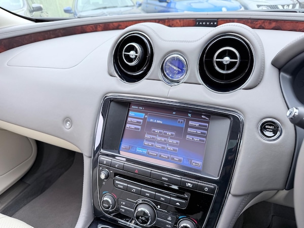 Used Jaguar XJ 2010 for sale - 76200624: Photo 72