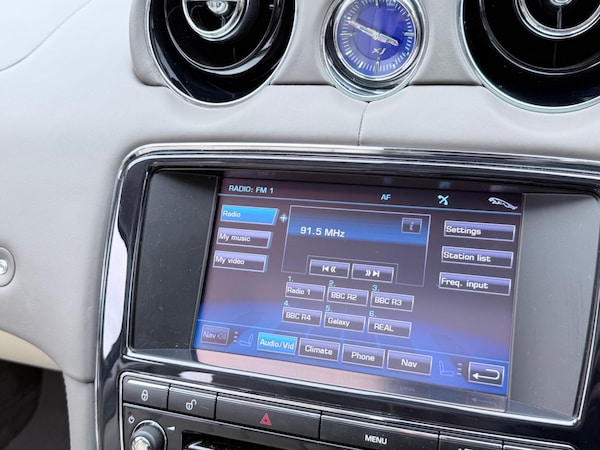 Used Jaguar XJ 2010 for sale - 76200624: Photo 75