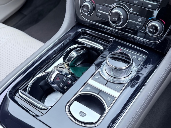 Used Jaguar XJ 2010 for sale - 76200624: Photo 80