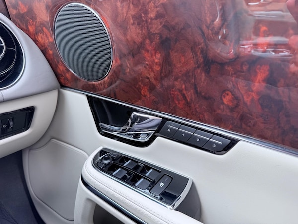 Used Jaguar XJ 2010 for sale - 76200624: Photo 89