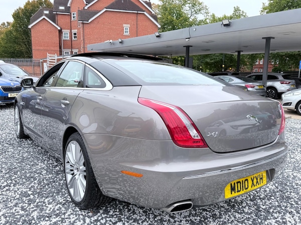 Used Jaguar XJ 2010 for sale - 76200624: Photo 8