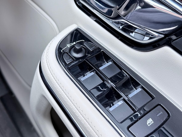 Used Jaguar XJ 2010 for sale - 76200624: Photo 91