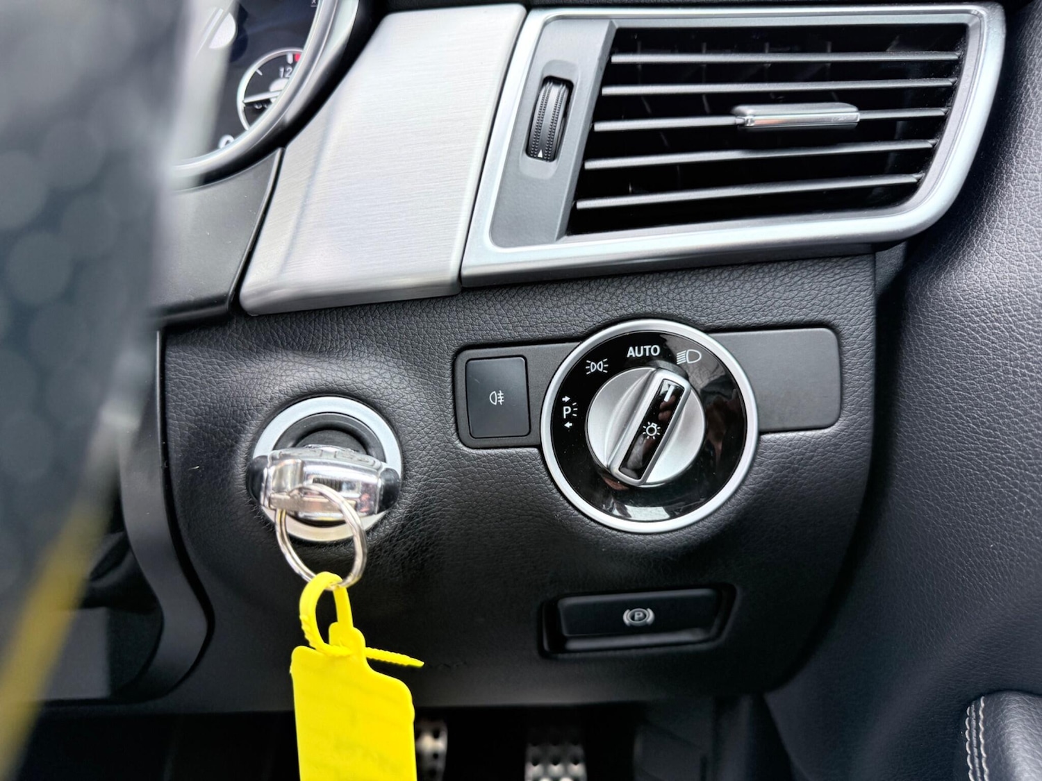 Used Mercedes-Benz M Class 2015 for sale - 76260559: Photo 86