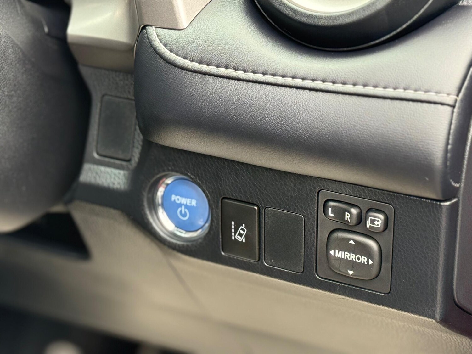 Used Toyota RAV4 2018 for sale - 77633997: Photo 48