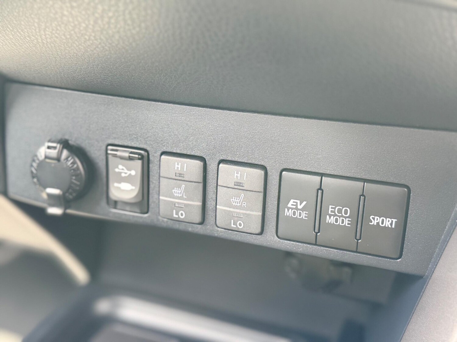 Used Toyota RAV4 2018 for sale - 77633997: Photo 55