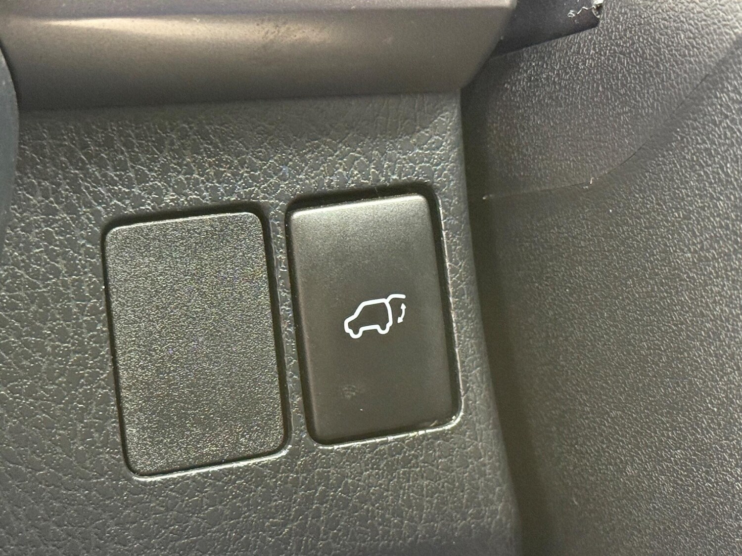 Used Toyota RAV4 2018 for sale - 77633997: Photo 56