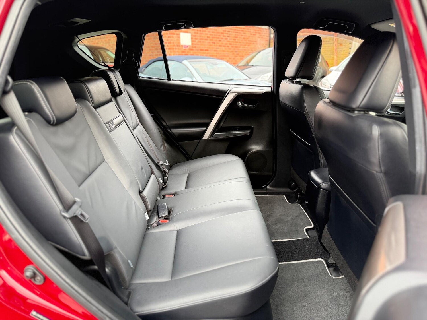 Used Toyota RAV4 2018 for sale - 77633997: Photo 69