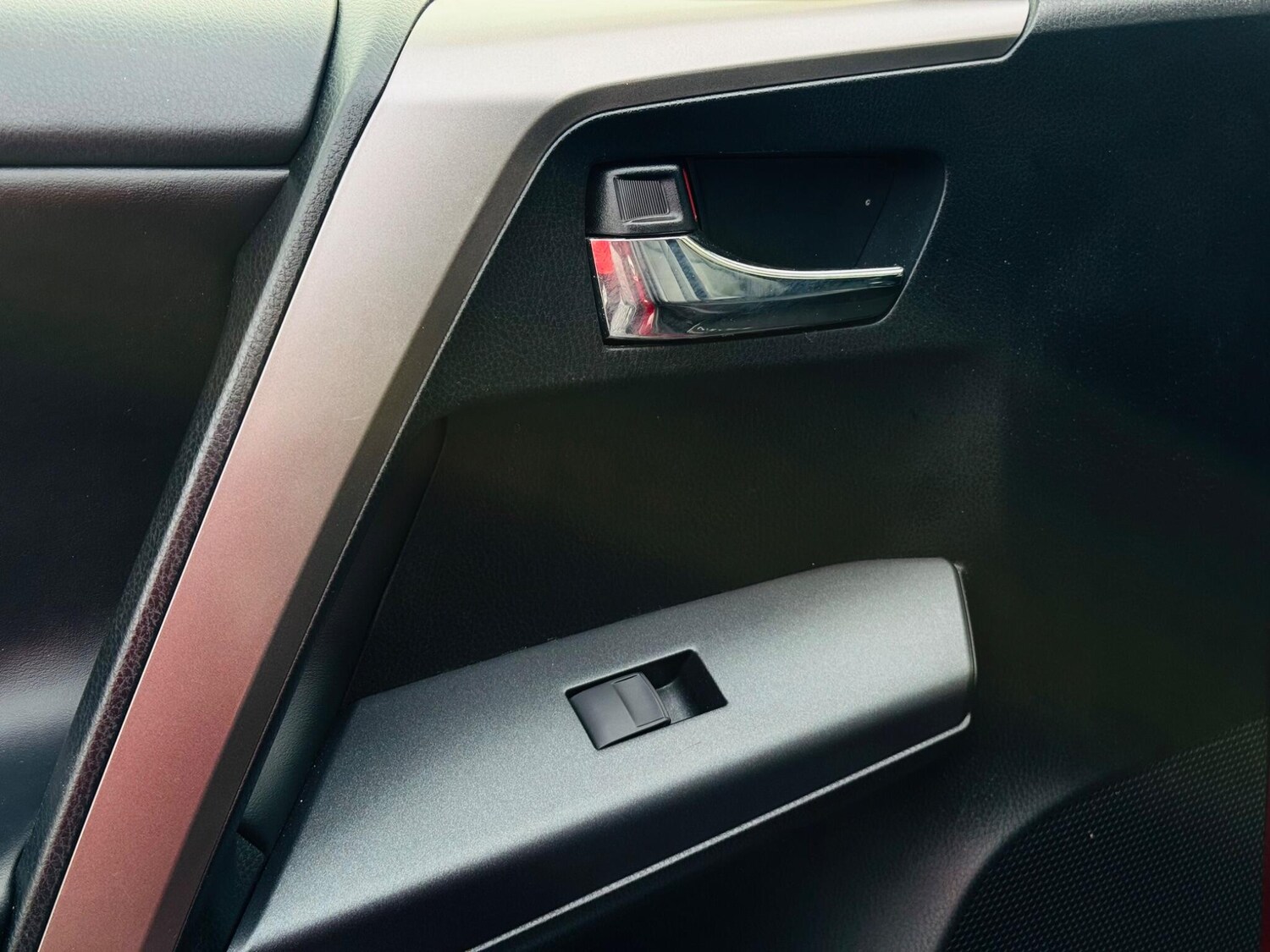 Used Toyota RAV4 2018 for sale - 77633997: Photo 76