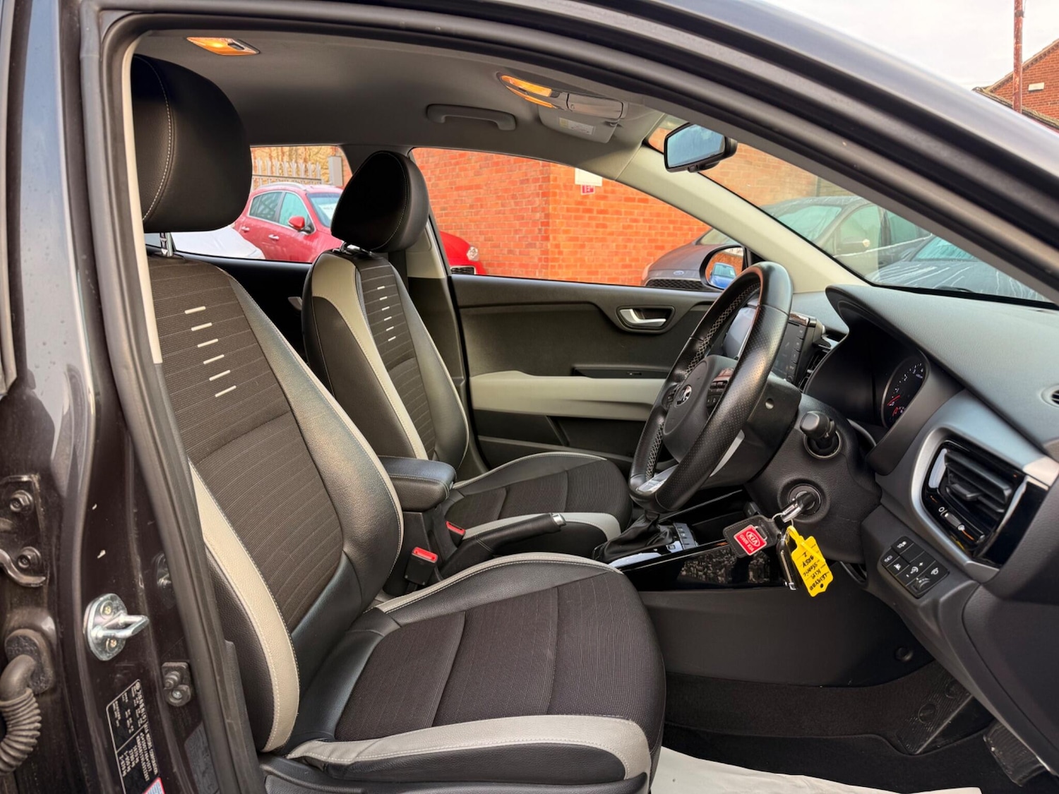 Used Kia Stonic 2019 for sale - 77029785: Photo 31