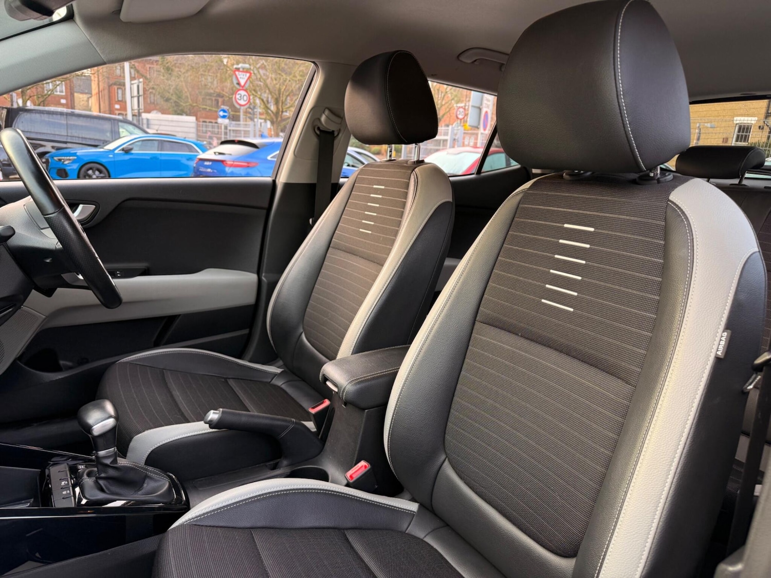 Used Kia Stonic 2019 for sale - 77029785: Photo 35