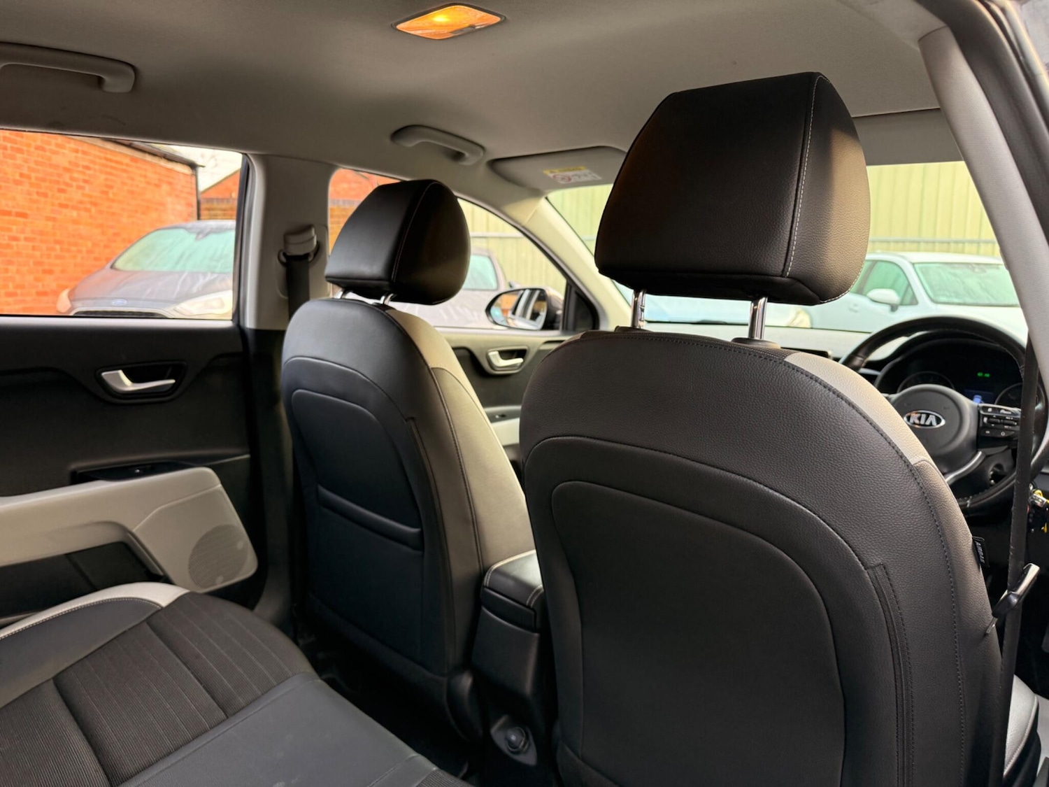 Used Kia Stonic 2019 for sale - 77029785: Photo 41