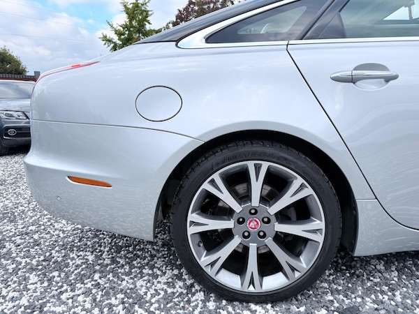 Used Jaguar XJ 2016 for sale - 76085152: Photo 33