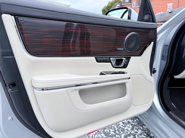 Used Jaguar XJ 2016 for sale - 76085152: Photo 46
