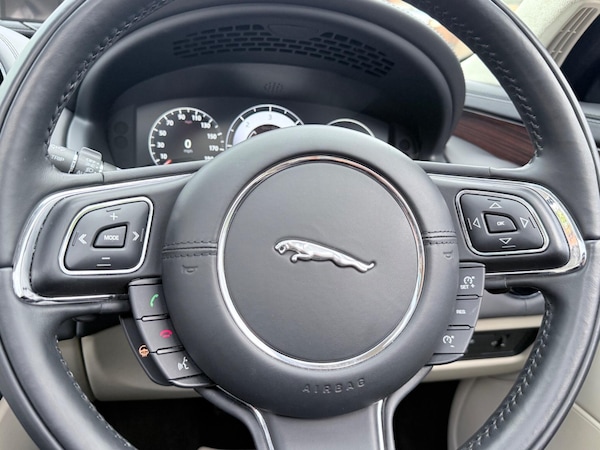 Used Jaguar XJ 2016 for sale - 76085152: Photo 67