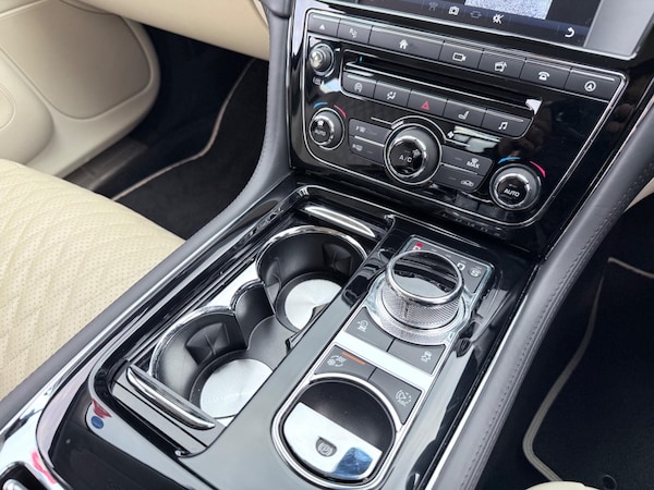 Used Jaguar XJ 2016 for sale - 76085152: Photo 76