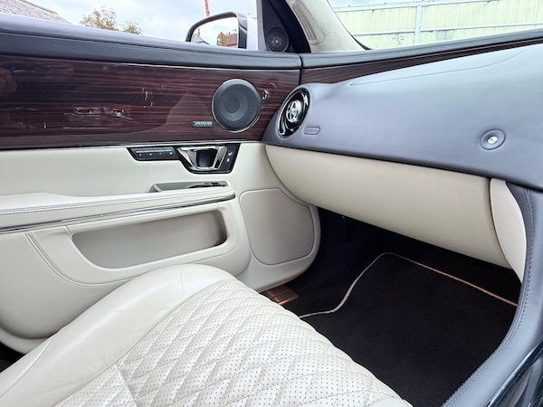 Used Jaguar XJ 2016 for sale - 76085152: Photo 79