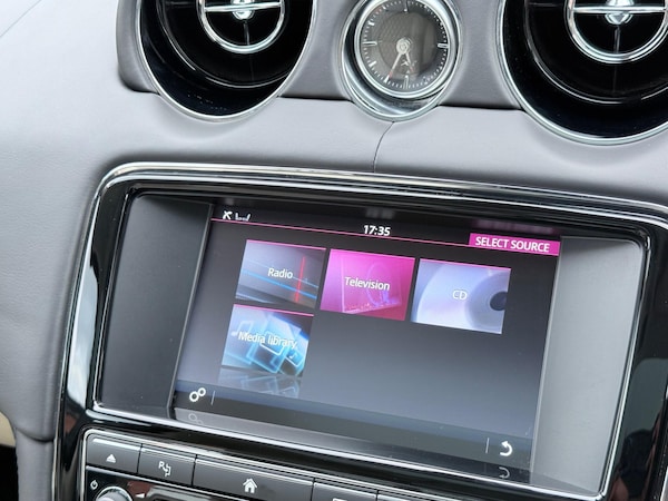 Used Jaguar XJ 2016 for sale - 76085152: Photo 85