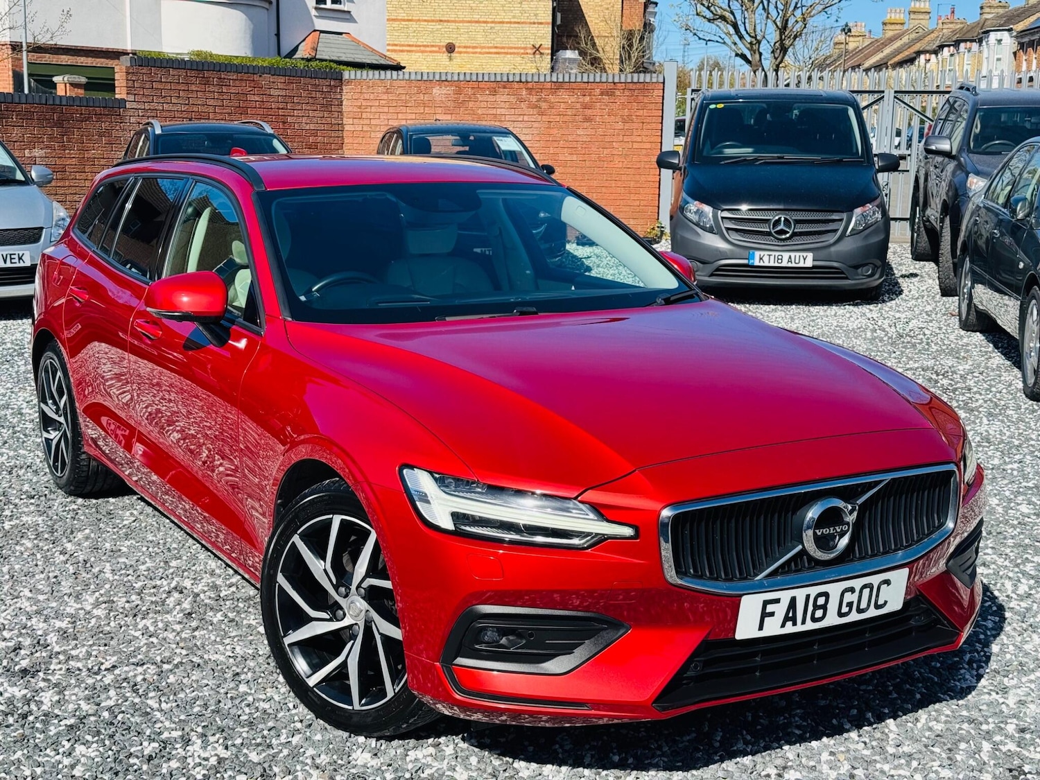 Used Volvo V60 2018 for sale - 78048233: Photo 4