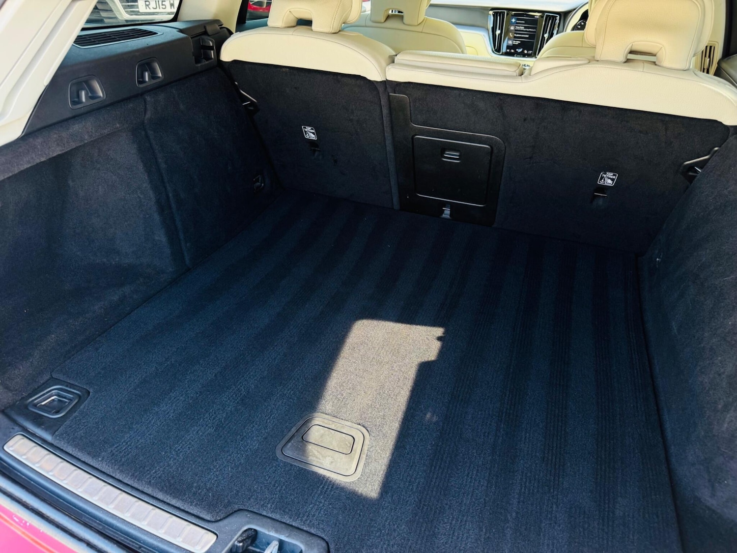 Used Volvo V60 2018 for sale - 78048233: Photo 42