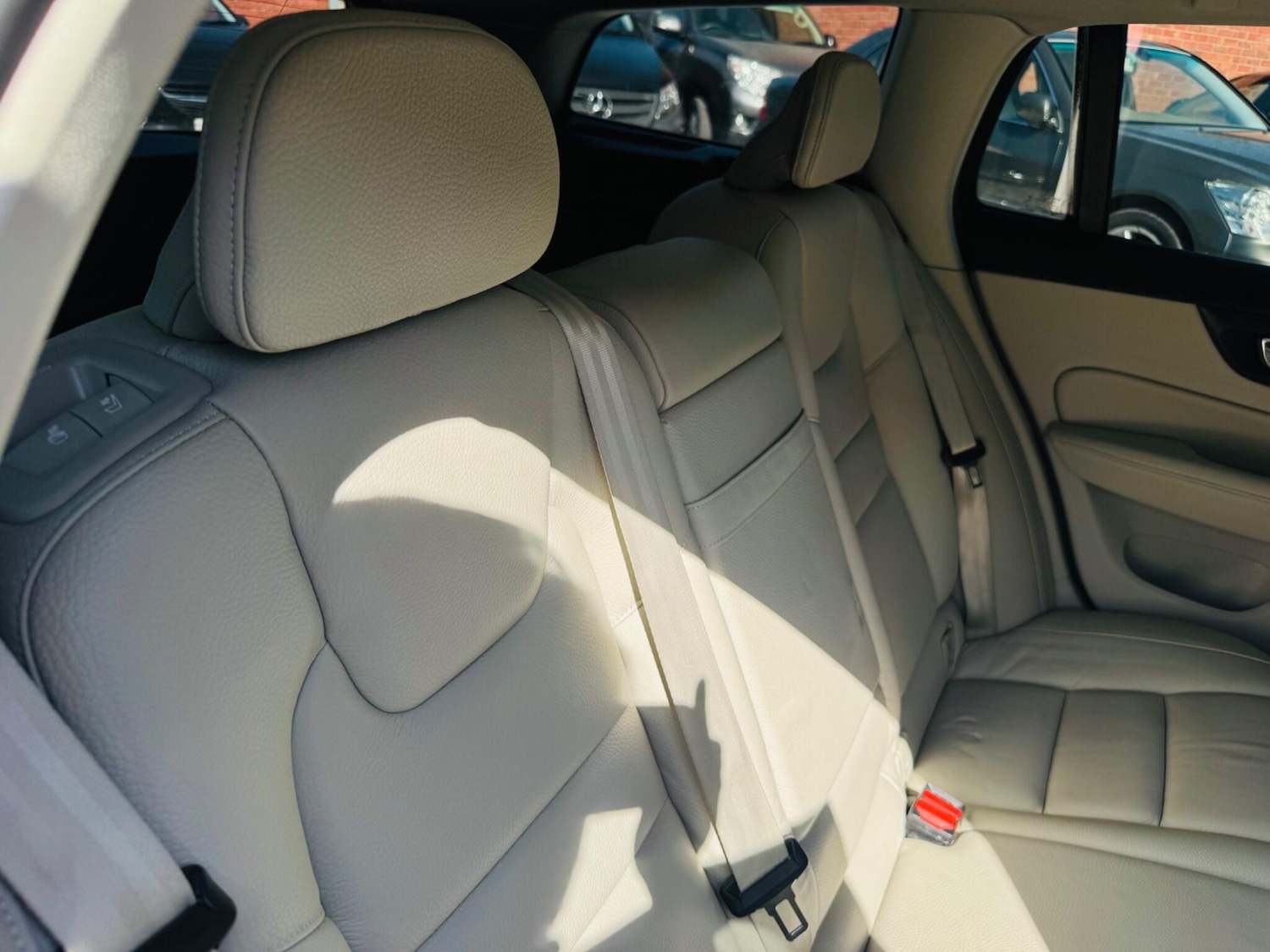 Used Volvo V60 2018 for sale - 78048233: Photo 46