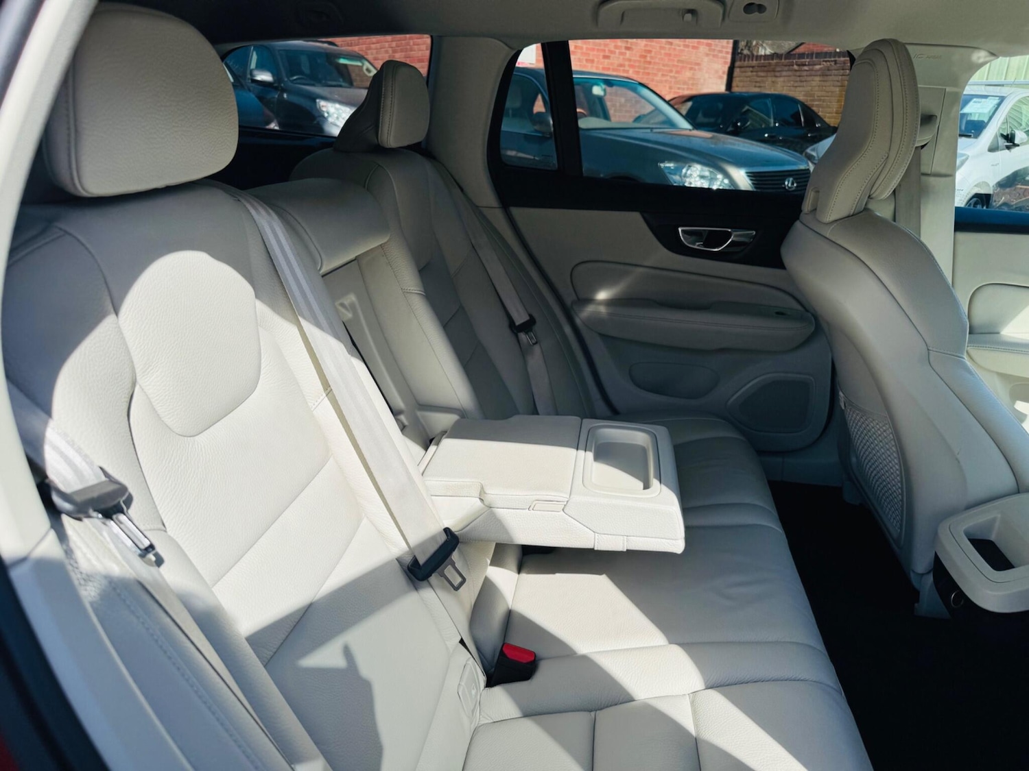 Used Volvo V60 2018 for sale - 78048233: Photo 51