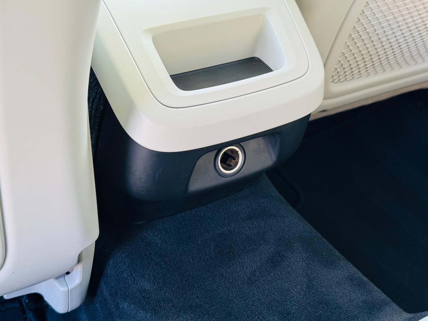 Used Volvo V60 2018 for sale - 78048233: Photo 60