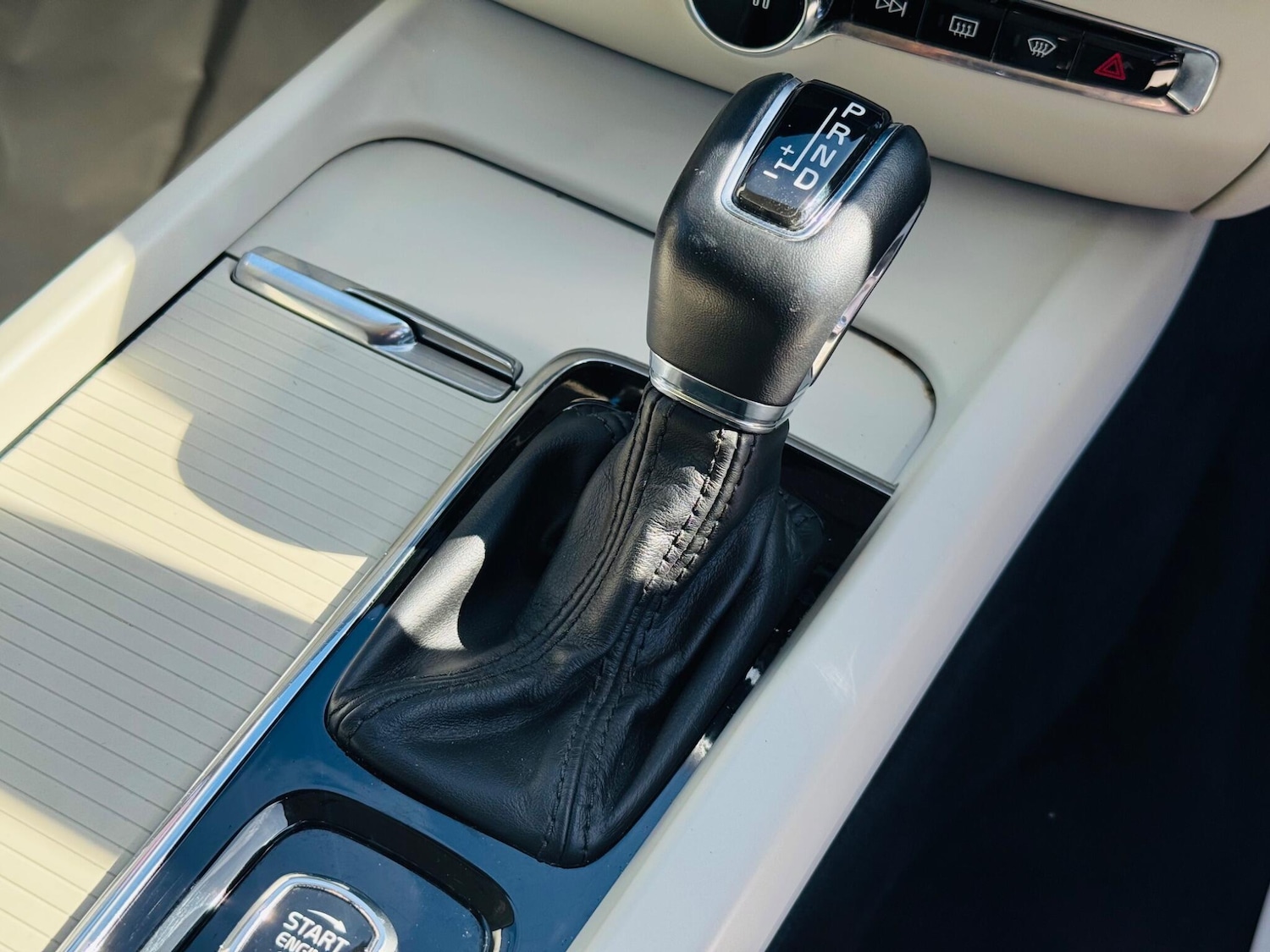 Used Volvo V60 2018 for sale - 78048233: Photo 74