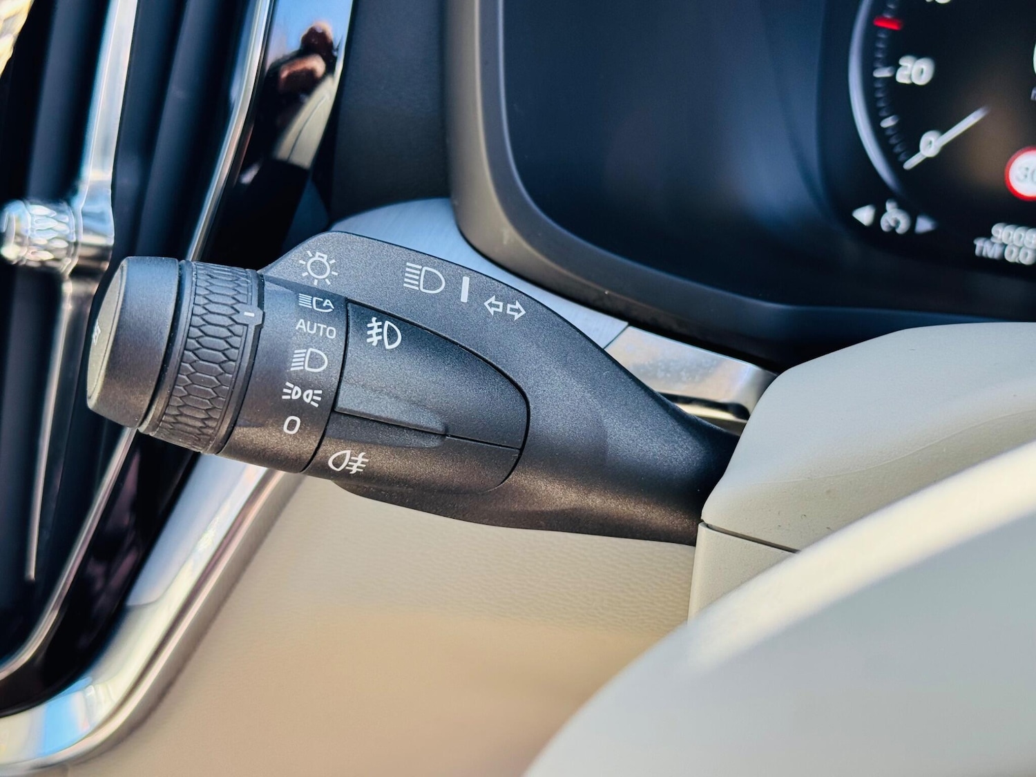 Used Volvo V60 2018 for sale - 78048233: Photo 76