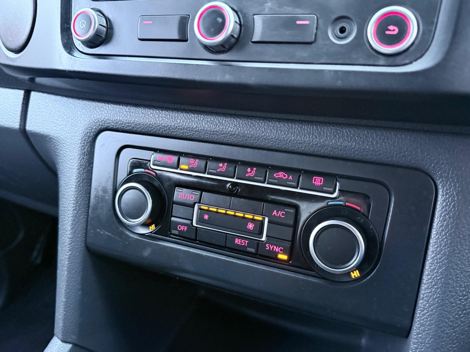 Used Volkswagen Amarok 2015 for sale - 76823627: Photo 59