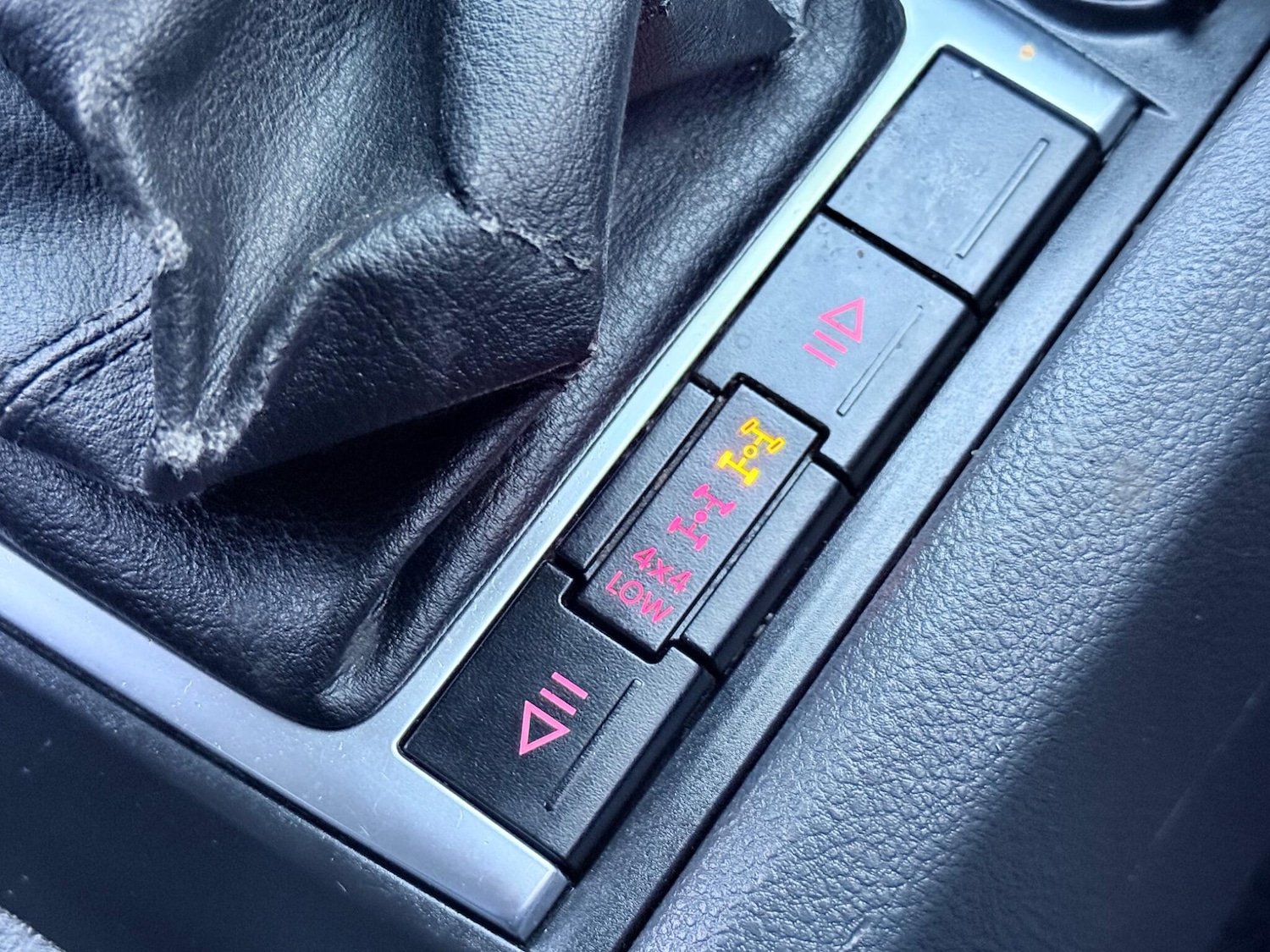 Used Volkswagen Amarok 2015 for sale - 76823627: Photo 61