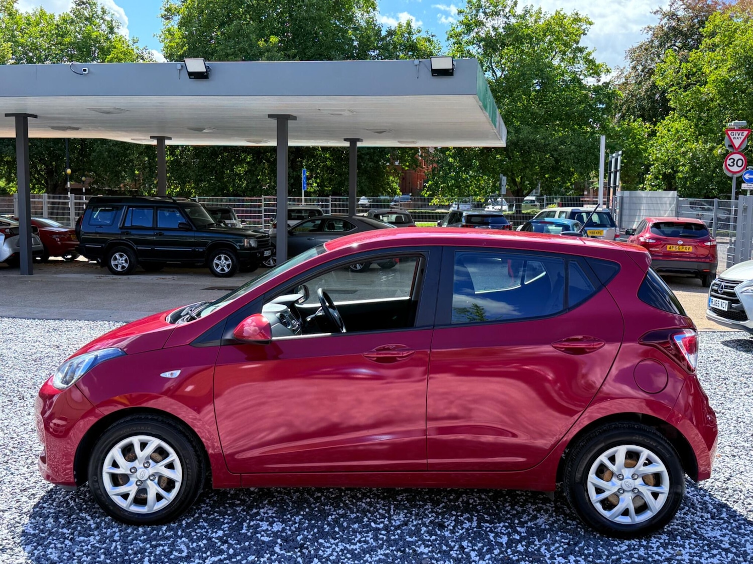 Used Hyundai i10 2018 for sale - 76988400: Photo 10