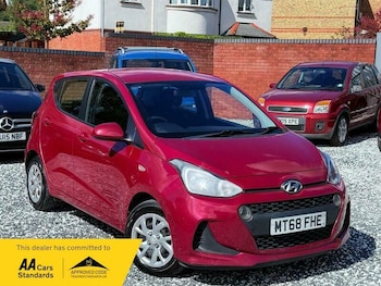 Used Hyundai i10 2018 for sale - 76988400: Photo