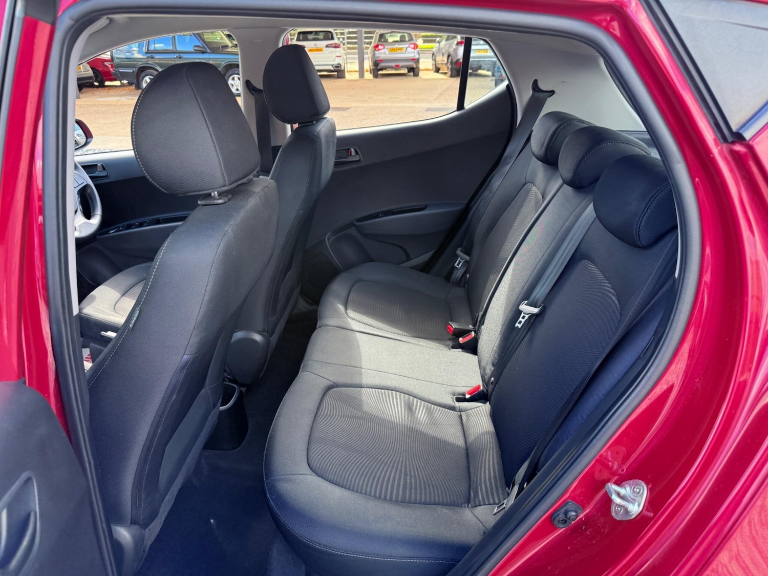 Used Hyundai i10 2018 for sale - 76988400: Photo 30