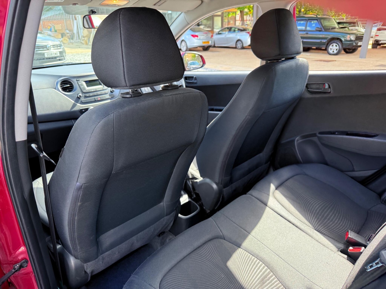 Used Hyundai i10 2018 for sale - 76988400: Photo 33