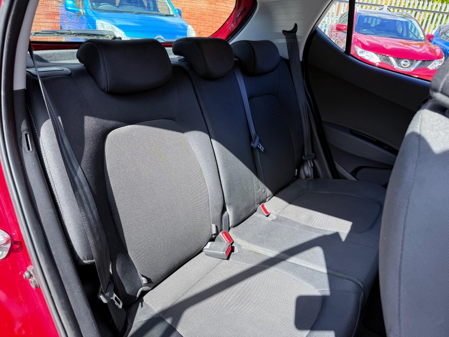 Used Hyundai i10 2018 for sale - 76988400: Photo 34