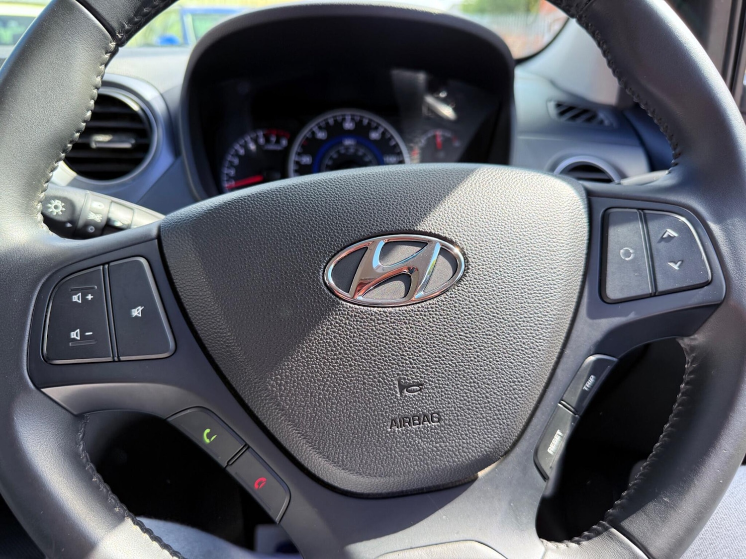 Used Hyundai i10 2018 for sale - 76988400: Photo 41