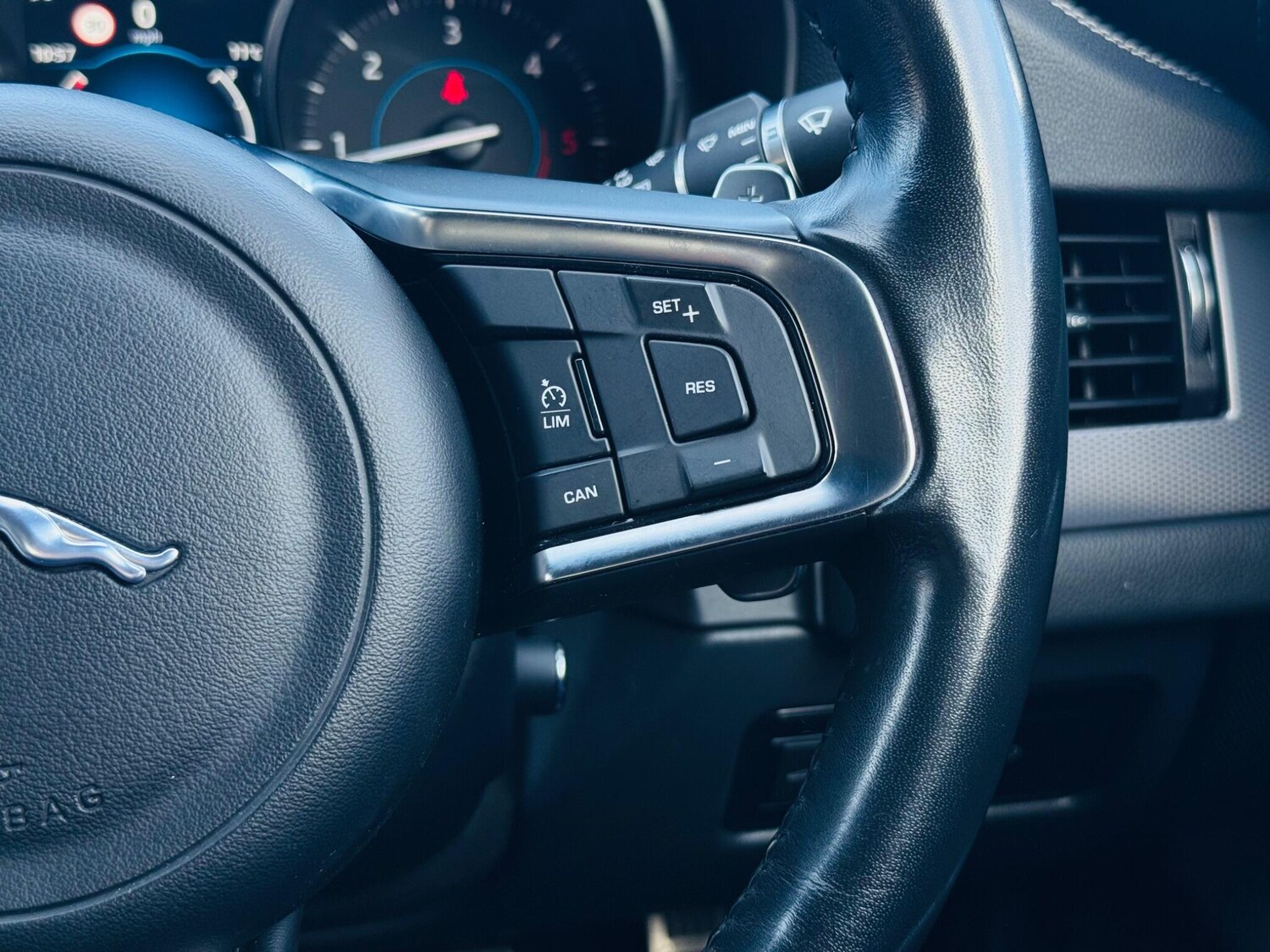 Used Jaguar XF 2017 for sale - 78062763: Photo 63