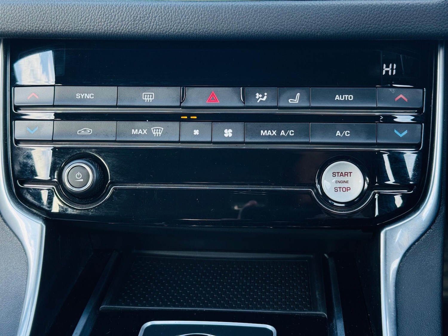 Used Jaguar XF 2017 for sale - 78062763: Photo 73