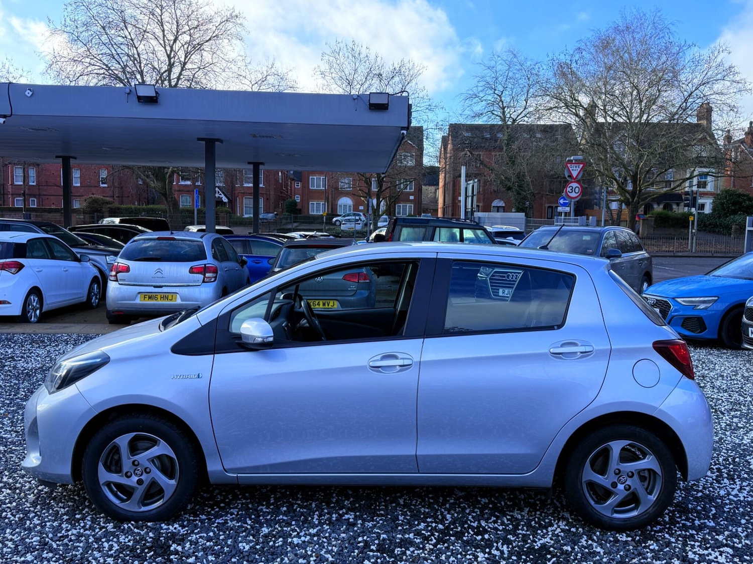 Used Toyota Yaris for sale - 77230514: Photo 9