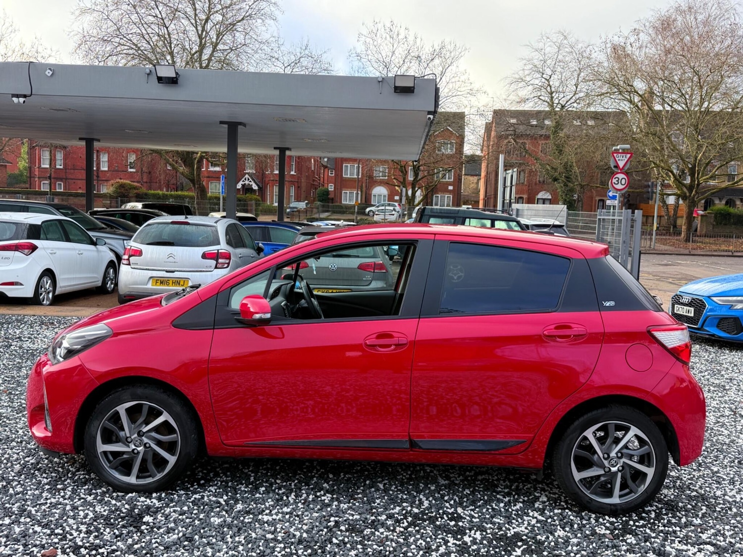 Used Toyota Yaris 2020 for sale - 77230540: Photo 10