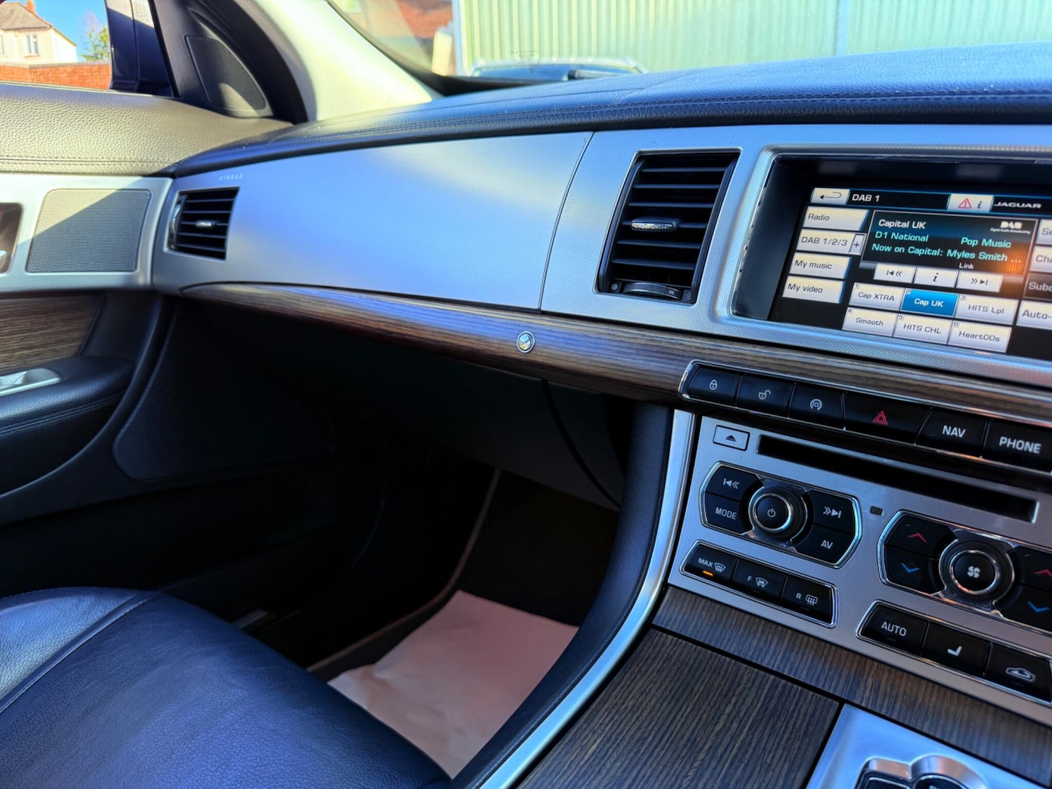 Used Jaguar XF 2014 for sale - 77230538: Photo 64