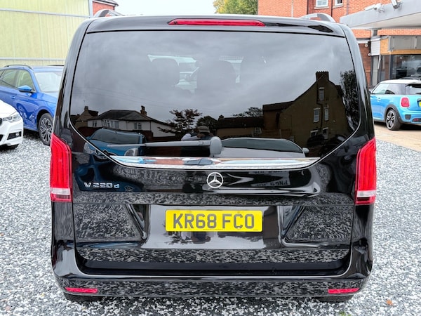 Used Mercedes-Benz V-Class 2018 for sale - 76167550: Photo 9