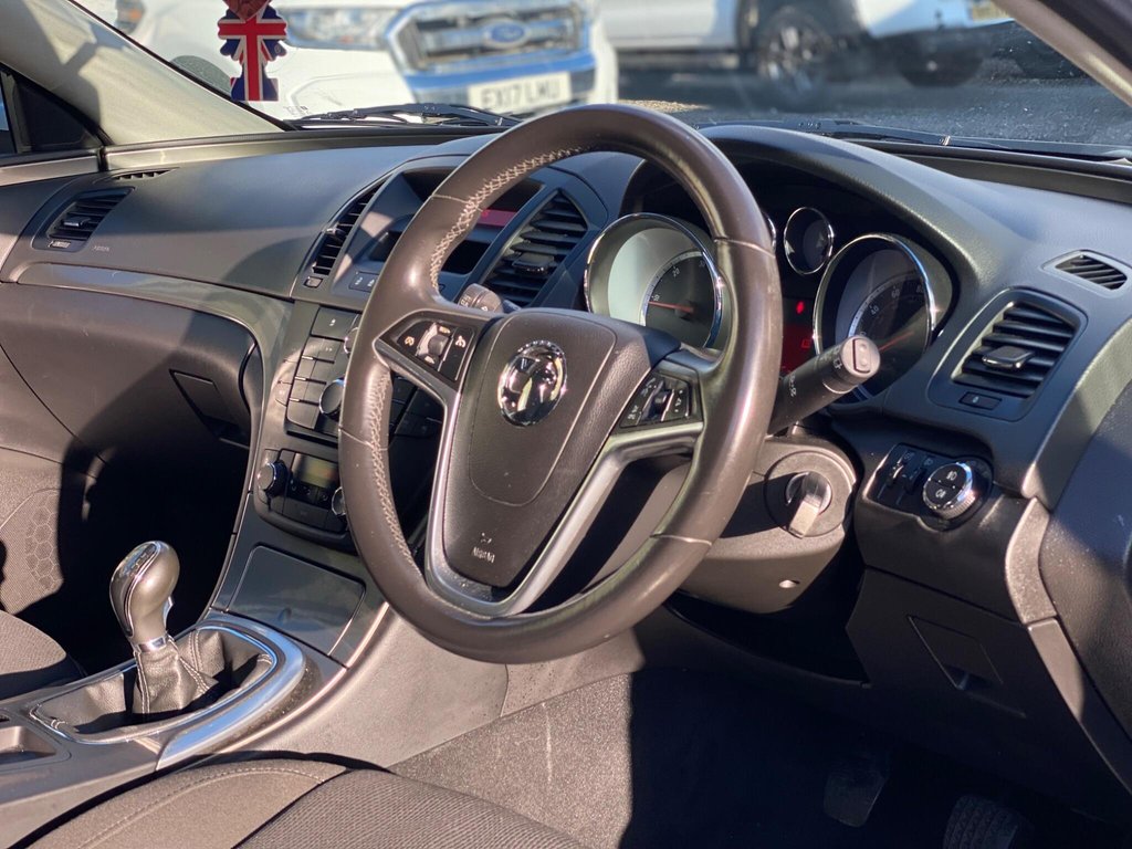 Used Vauxhall Insignia 2010 for sale - 76445811: Photo 5