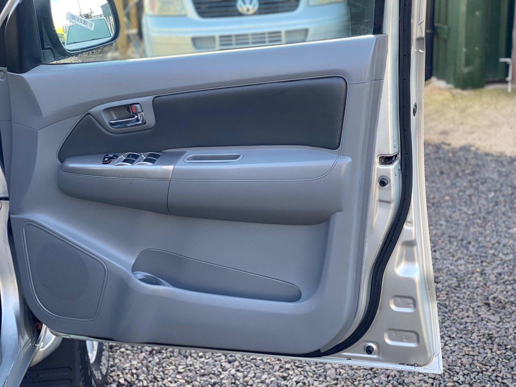 Used Toyota Hilux 2011 for sale - 76900203: Photo 38