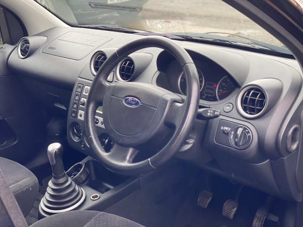 Used Ford Fiesta 2004 for sale - 77890887: Photo 6