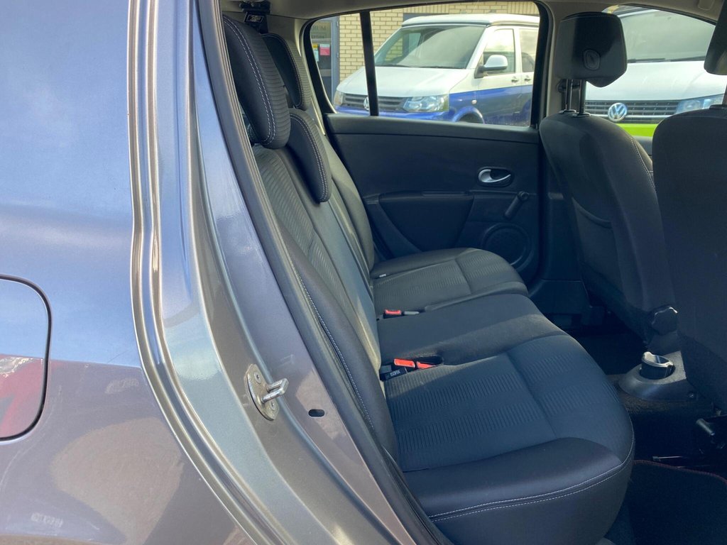 Used Renault Clio 2010 for sale - 77841315: Photo 13