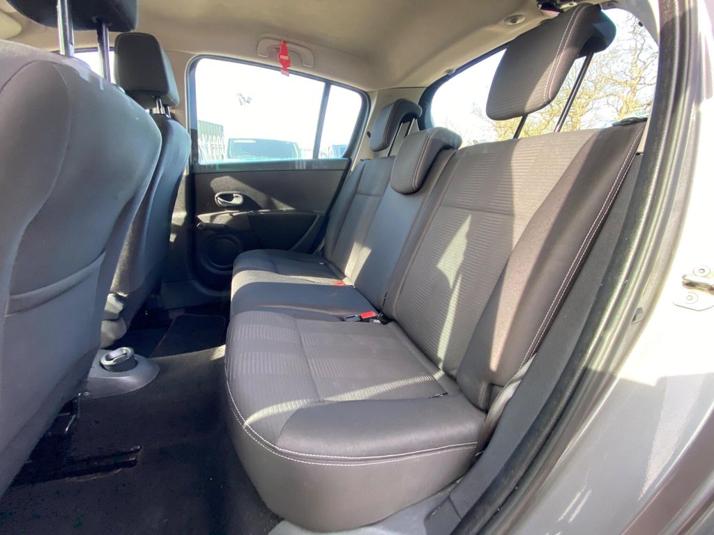 Used Renault Clio 2010 for sale - 77841315: Photo 18